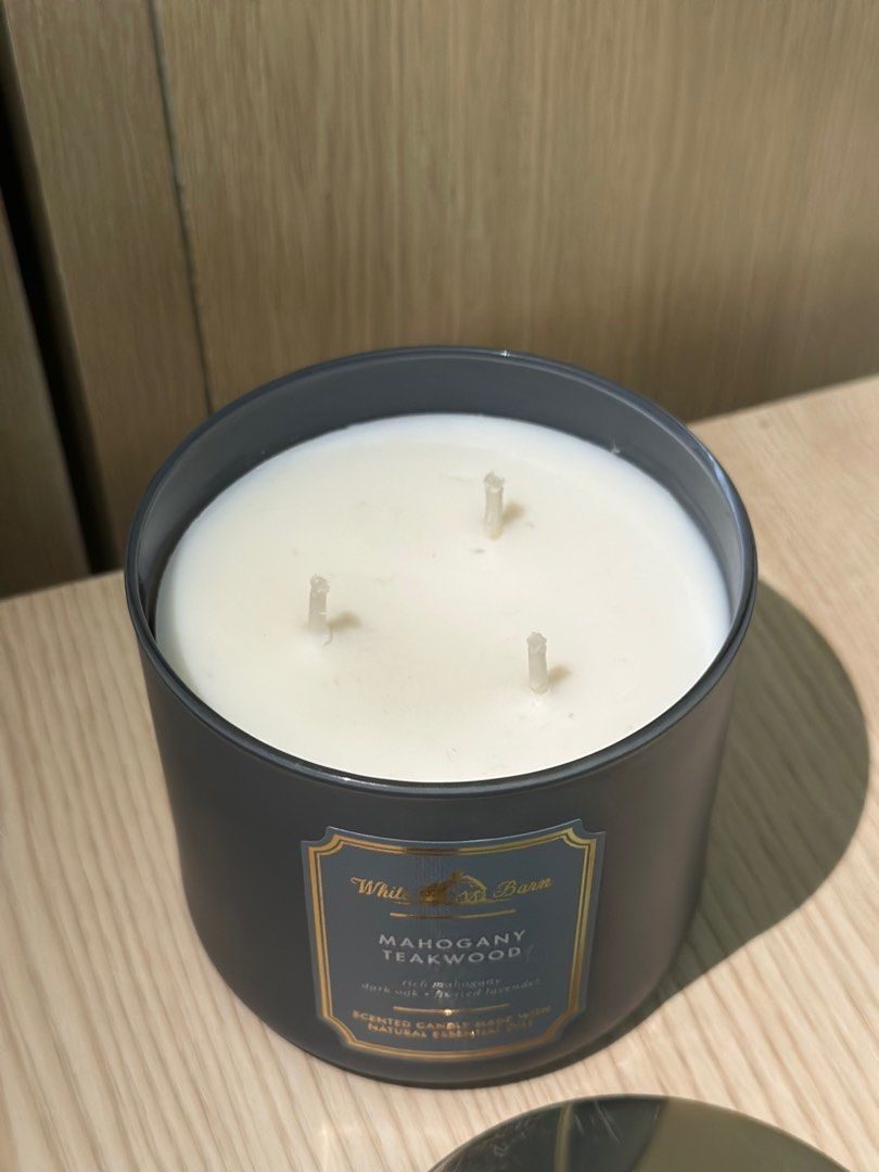 White Barn Scented Candle! (Brand New) (Category: Other Home Decor) located in Tagbilaran City. Submitted by bearosari (Listing ID 1298054234, Image 2). Description: - White Barn Scented Candle by Bath & Body Works - Scent: Mahogany Teakwood - Very good scent for your home - Never been lit. Wick is unused (see pictured) - Bought in the US for 27 dollars (1,500 php) - Can meet-up in BGC Area.