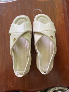 CLN cream sandals size 36