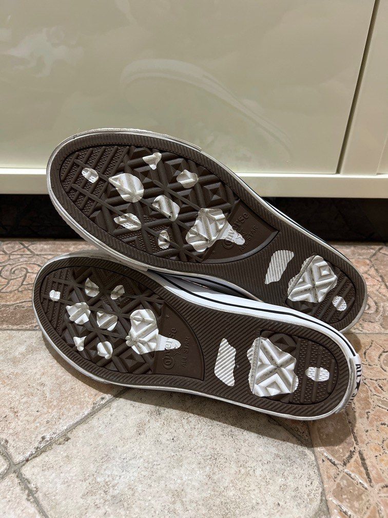 Dinoverse shoes store