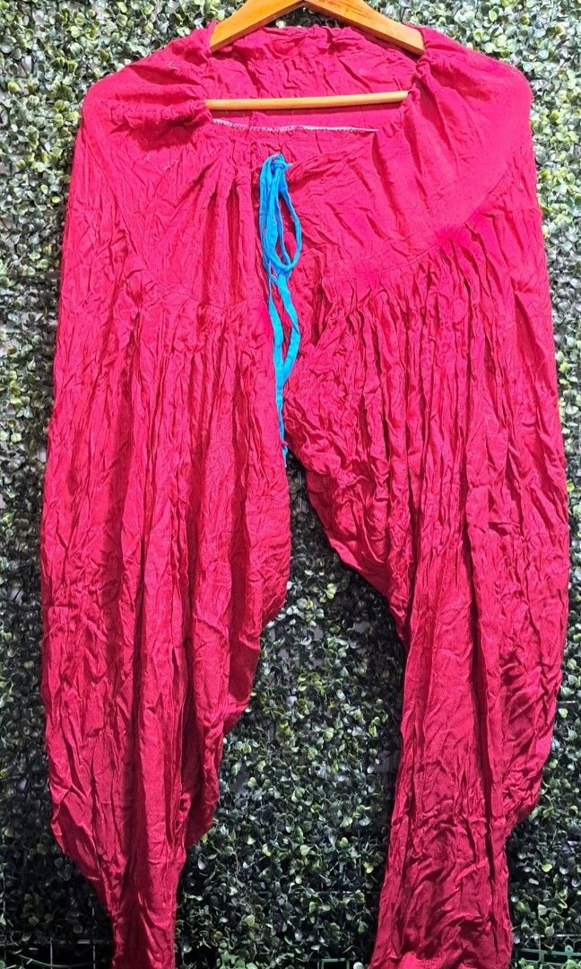 Dhoti indian pants (Category: Traditional & Ethnic wear) located in Batangas. Submitted by yanaspreloved2 (Listing ID 1298083029, Image 1). Description: dhoti indian pants size small-medium.