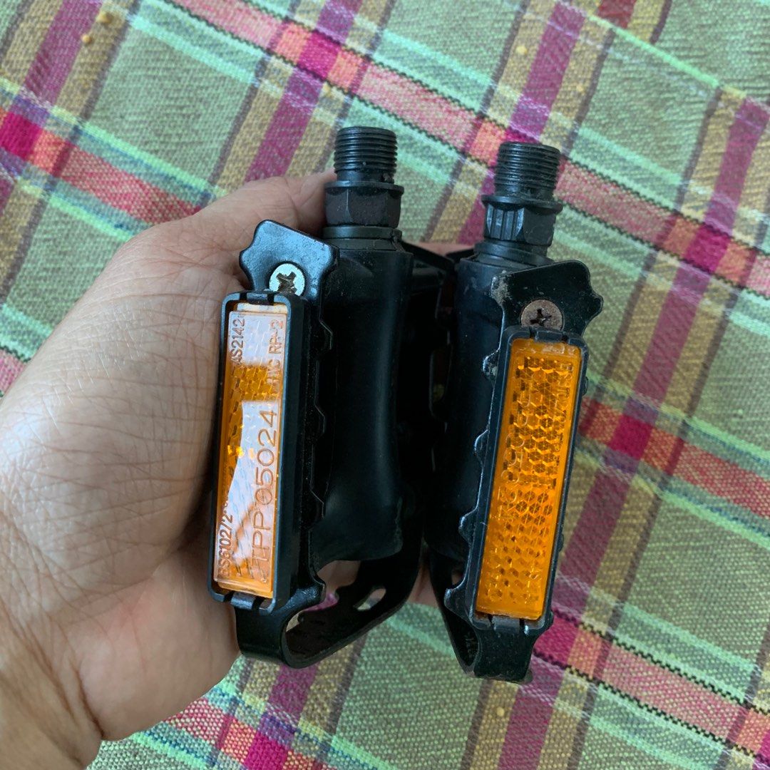 Flat pedals extracted from Liv roadbike Sports Equipment Bicycles Parts Bicycles on Carousell