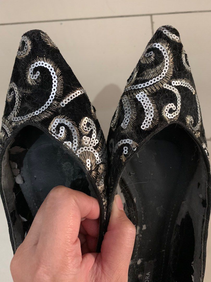 Zalora flat shoes 2025