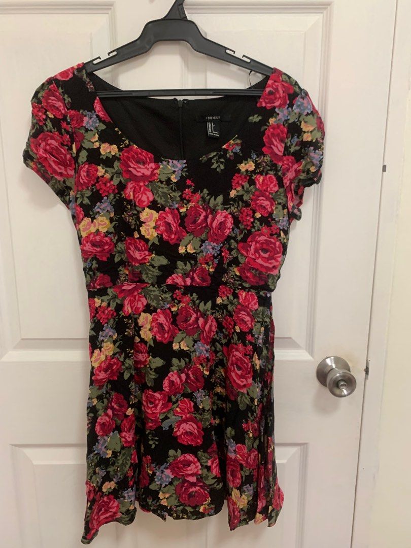 FOREVER 21 FLORAL DRESS (Category: Dresses) located in Quezon City. Submitted by tinesarmiento (Listing ID 1297989126, Image 1). Description: .