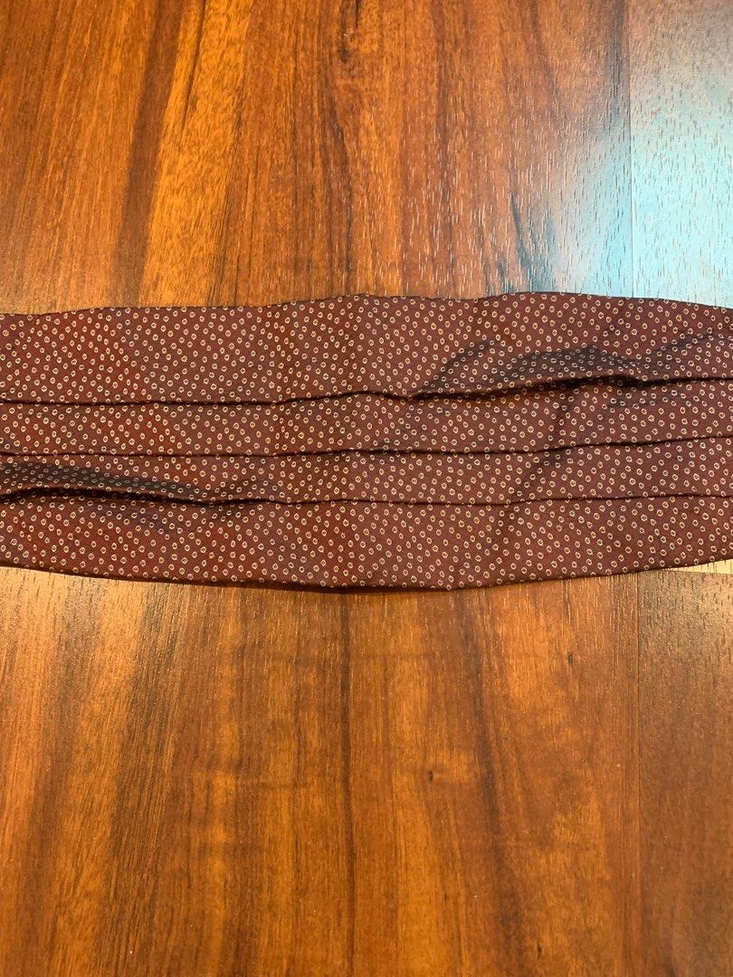 Giorgio Armani Pure Silk Maroon Cummerbund (rare) (Category: Belts) located in Pasay City. Submitted by emilio1998 (Listing ID 1298114834, Image 1). Description: .
