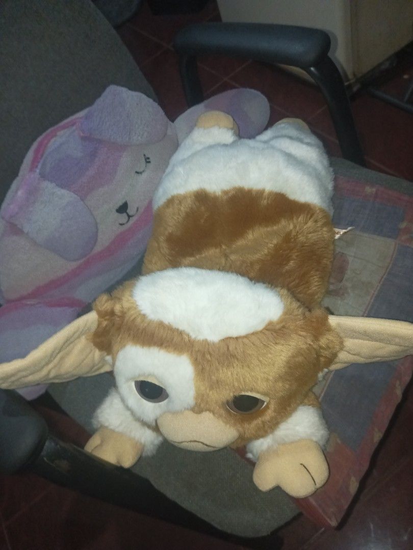 GREMLINS TISSUE HOLDER (Category: Towels, Napkins & Holders) located in Caloocan City. Submitted by mazed22 (Listing ID 1298061975, Image 2). Description: SIZE 21inches.