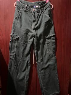 H&M Cargo Pants in Dark Green