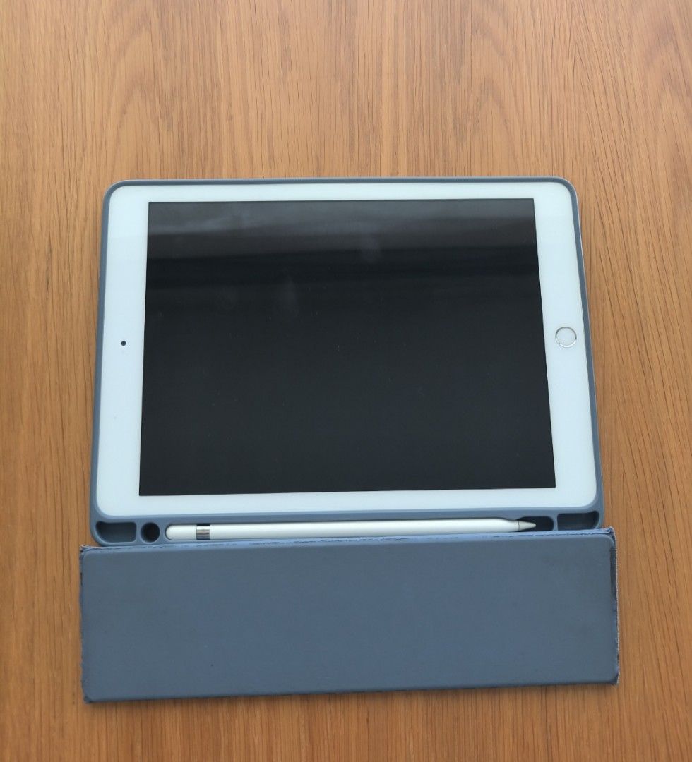 iPad 6th generation Wi-Fi 128GB& Silver with Apple Pencil 1st 