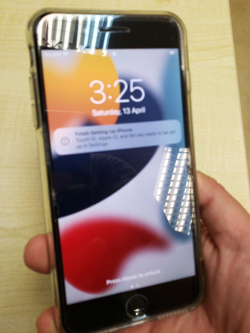 iPhone 7 plus （分類：iPhone 7 系列）位於 Hong Kong。 由 iantastic 提交（商品編號 1298090167，圖片 2）。簡介： iPhone 7 Plus - Black 黑色 - 128GB - Battery 電池 seems decent, but may still need a repair. For more info, message me。