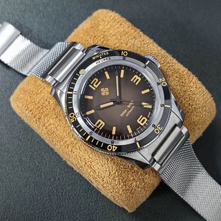(Category: ) located in . Submitted by z-watches (Listing ID 1297982374, Image 1). Description: .
