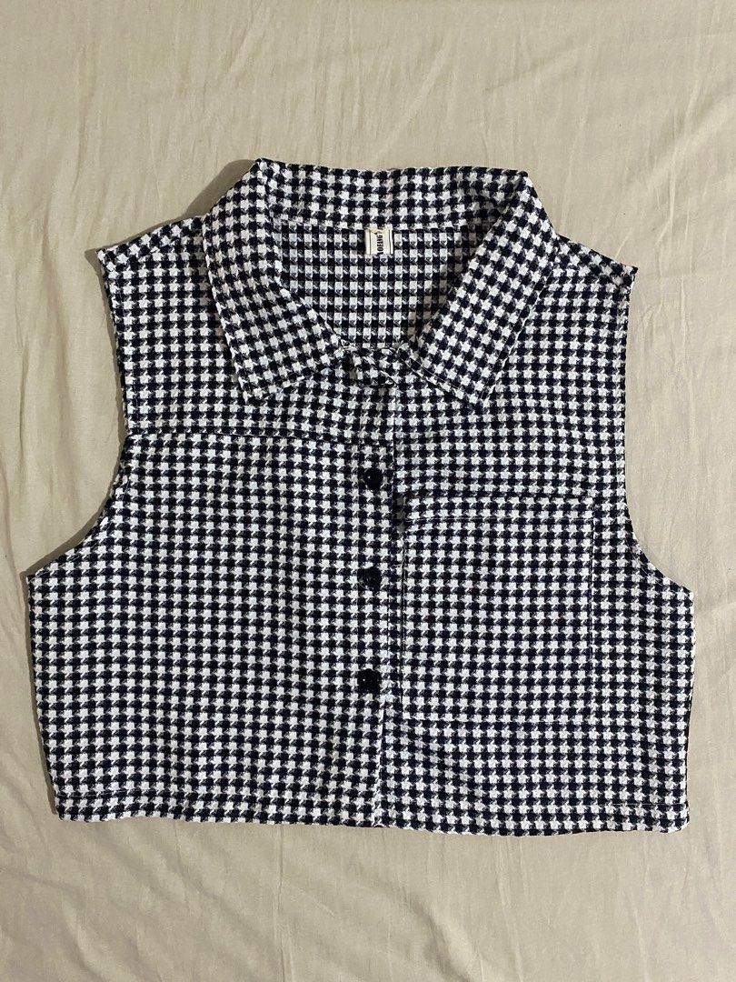 Korean Retro Outer Checkered Cropped Vest (Category: Vests) located in Las Pinas. Submitted by laurenlaurensinta (Listing ID 1297991146, Image 2). Description: 🚨 FIXED PRICE. NO HAGGLING PLS Please see pics for issue(s) Used once only. No foul smell or stains. L : 20" / W: 19.5" Payment: Gcash or Maya Sf not included..