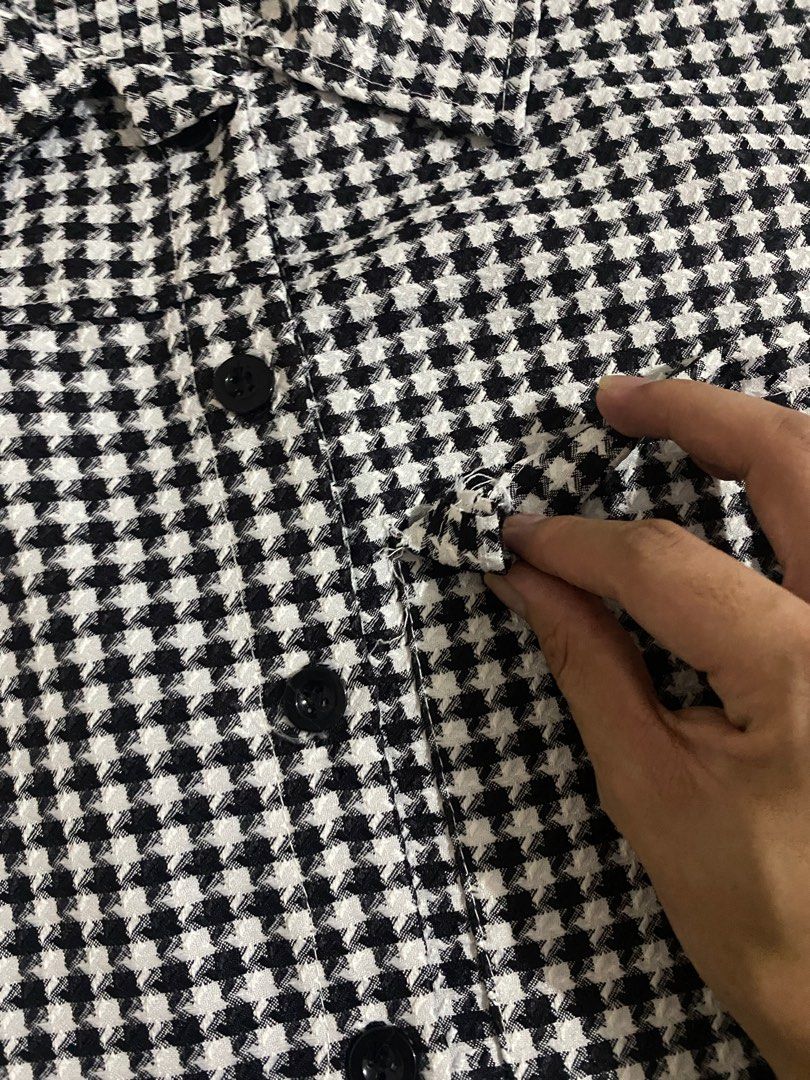 Korean Retro Outer Checkered Cropped Vest (Category: Vests) located in Las Pinas. Submitted by laurenlaurensinta (Listing ID 1297991146, Image 3). Description: 🚨 FIXED PRICE. NO HAGGLING PLS Please see pics for issue(s) Used once only. No foul smell or stains. L : 20" / W: 19.5" Payment: Gcash or Maya Sf not included..