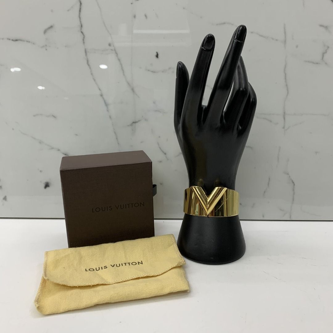 DISCOUNTED LOUIS VUITTON ESSENTIAL V UNIFORMES CUFF BANGLE 247014287 AL Women s Fashion Jewelry Organisers Bracelets on Carousell