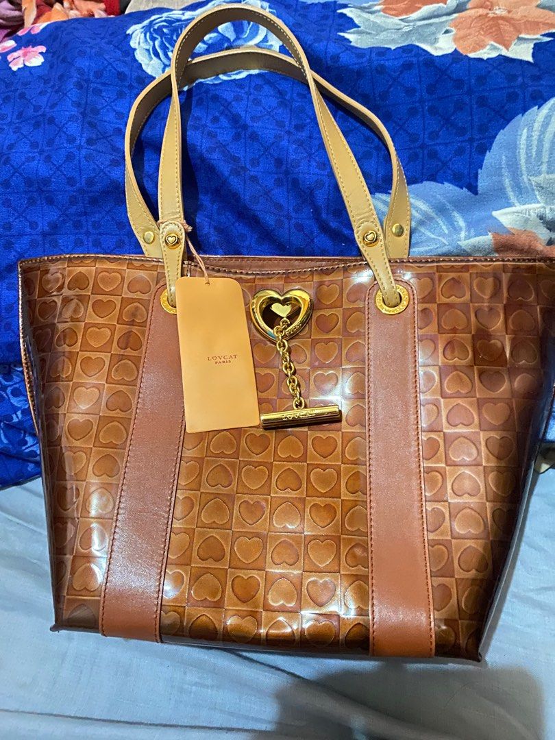 Lov Cat (Category: Luxury Bags & Wallets) located in Iligan City. Submitted by roda231982 (Listing ID 1297970256, Image 1). Description: Gold hardwares ,no issue ..super nice.