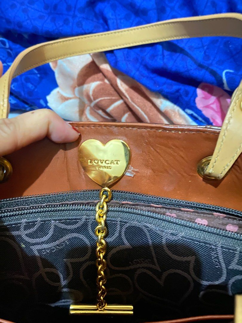 Lov Cat (Category: Luxury Bags & Wallets) located in Iligan City. Submitted by roda231982 (Listing ID 1297970256, Image 3). Description: Gold hardwares ,no issue ..super nice.