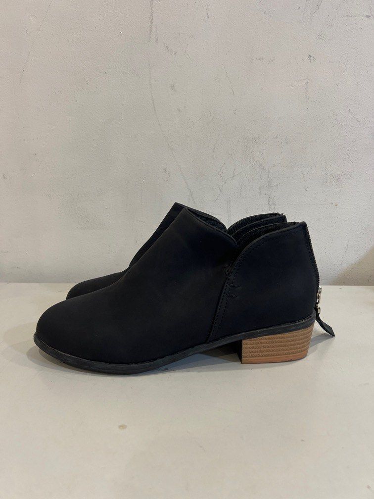 Low Cut Black Boots