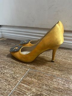 Manolo Blahnik Yellow Pump Heels