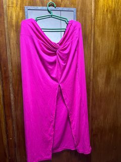 Maxi Pink Skirt with high Slit