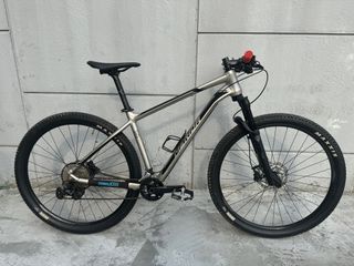 （分類：）位於 。 由 aatllf 提交（商品編號 1298028492，圖片 1）。簡介： 。