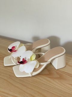 Orchid flower block heels