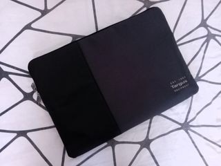 Preloved - Targus Laptop Tablet Sleeve Case in Black and Navy
