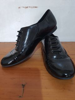 [PRELOVED]Lightly Used P a y l e s s  Black Shiny Flat Shoes Size 6 1/2