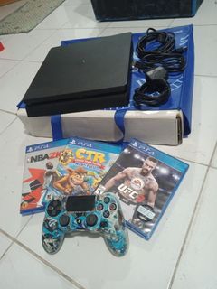 Ps4 slim with box and games