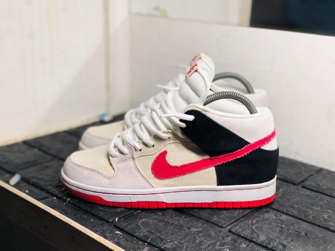 rare pair nike sb street fighter ryu Men s Fashion Footwear Sneakers on Carousell