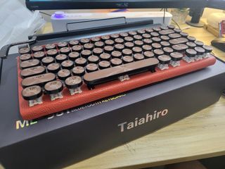 Retro Mechanical hotswappable bluetooth keyboard (Taiahiro)