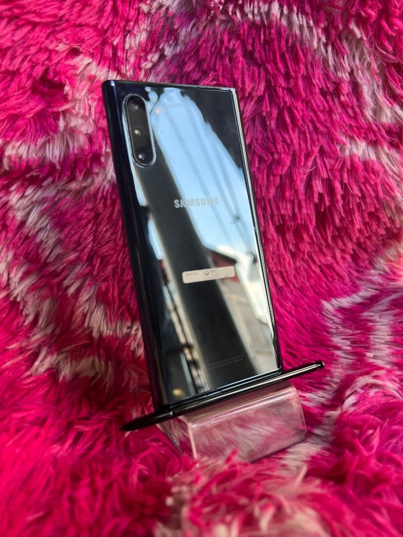 Samsung Note 10 (Category: Samsung) located in Quezon City. Submitted by mubrogadgets (Listing ID 1297998326, Image 2). Description: SUPER Sale!! 🔥SAMSUNG Note 10❤️ for sale or swap 10500 pesos only No issue no amoled burn no history of repair or issue ➡️Super linaw ng both camera ➡️Flagship Phone ➡️GAMING PHONE AND CAMERA PHONE ➡️HIGH QUALITY DISPLAY ➡️HIGH QUALITY PERFORMANCE •256/8gb • NTC approval •Dynamic AMOLED, HDR10+ •3500 mahh •Exynos 9