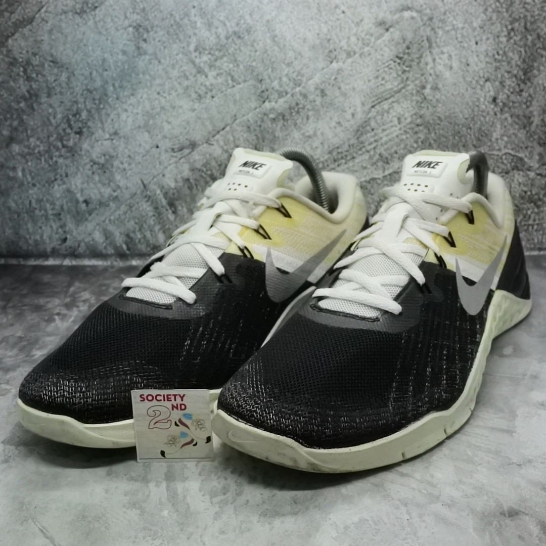 Sepatu Casual - Nike Metcon 3 Black White Size 41, Fesyen Pria