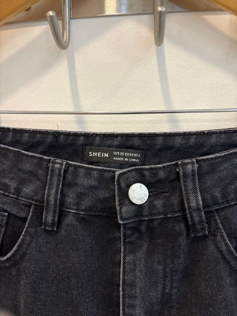 SHEIN Black Distressed Jeans Size 34 (Category: Jeans) located in Tarlac. Submitted by kloset.kween (Listing ID 1298006318, Image 2). Description: .