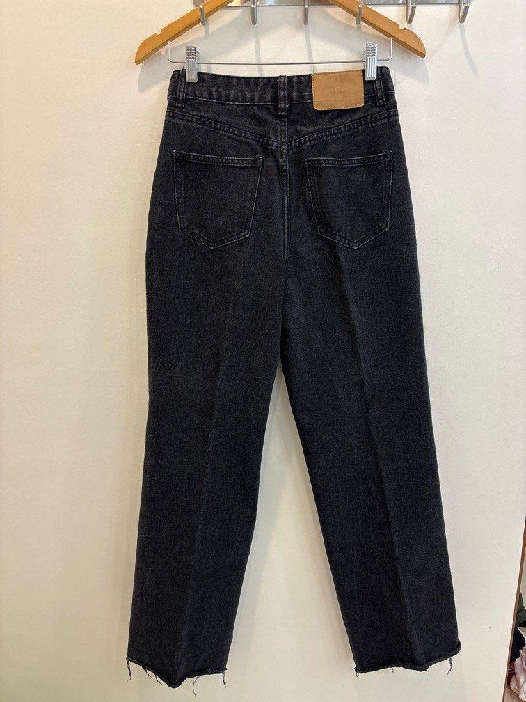 SHEIN Black Distressed Jeans Size 34 (Category: Jeans) located in Tarlac. Submitted by kloset.kween (Listing ID 1298006318, Image 3). Description: .