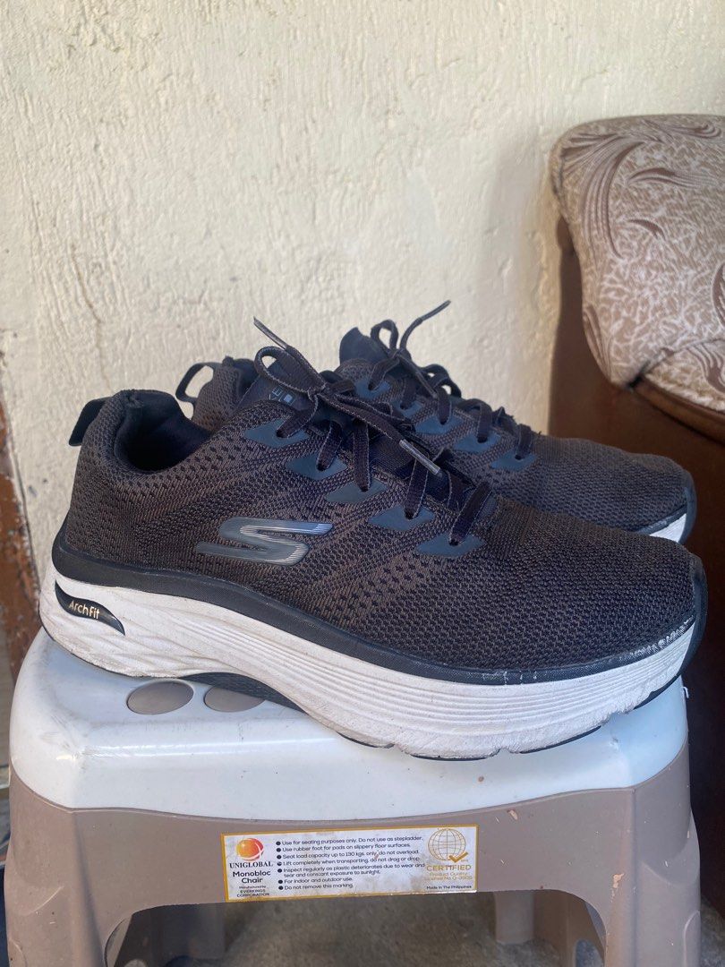 Sketchers arch fit gorun size 10m (Category: Sneakers) located in Taguig. Submitted by chardddddd (Listing ID 1298014547, Image 2). Description: 2nd hand. No sole sep. Taguig location for meet up.
