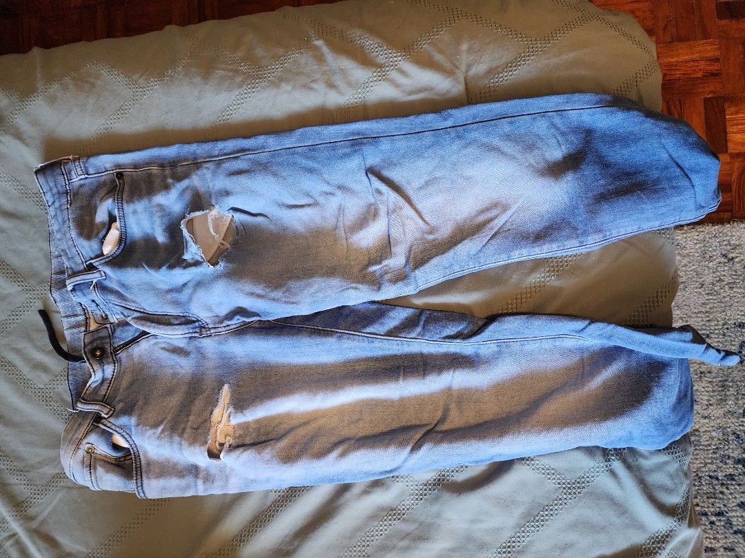 Uniqlo Jeans and Shorts (Category: Jeans) located in Manila. Submitted by coachpop (Listing ID 1298027165, Image 3). Description: Uniqlo XL Shorts Php 200 Uniqlo L Jeans Php 400 Slightly negotiable Shipping care of buyer.
