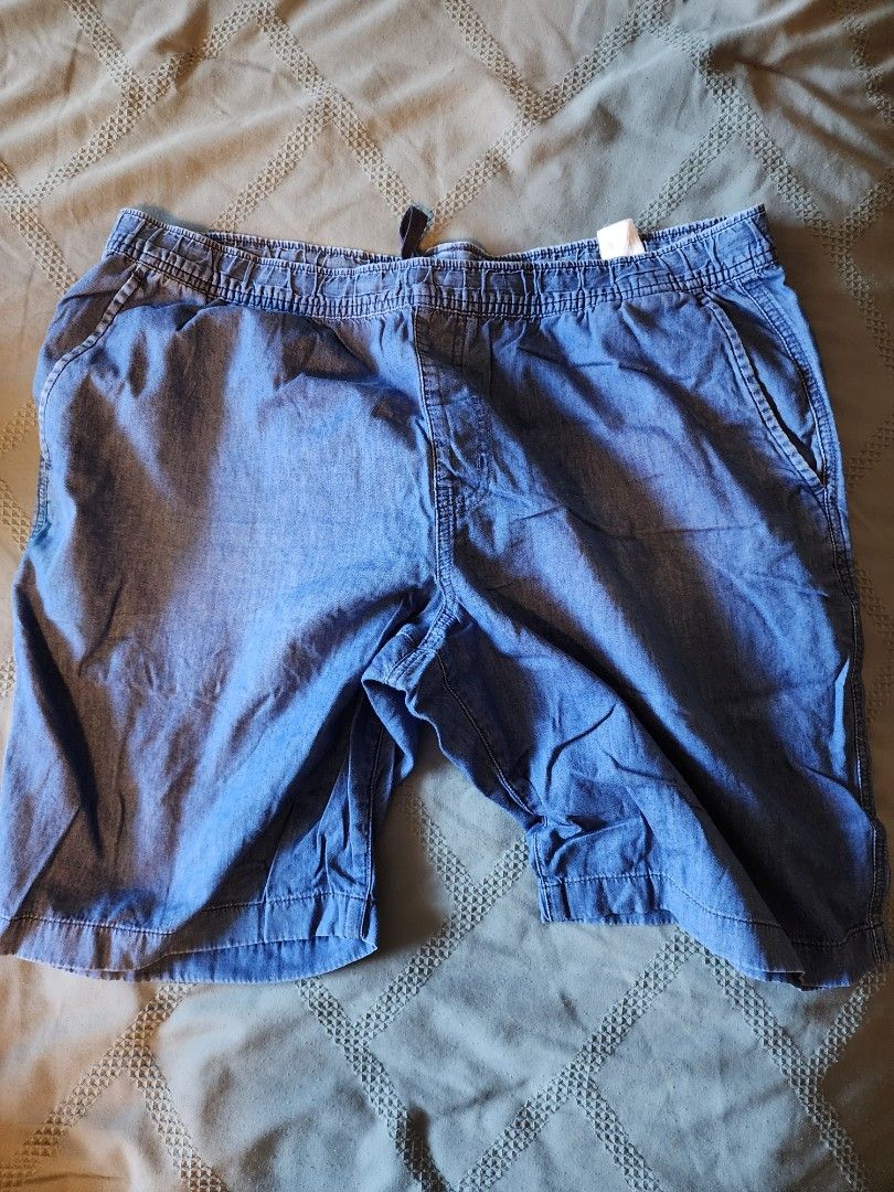 Uniqlo Jeans and Shorts (Category: Jeans) located in Manila. Submitted by coachpop (Listing ID 1298027165, Image 2). Description: Uniqlo XL Shorts Php 200 Uniqlo L Jeans Php 400 Slightly negotiable Shipping care of buyer.