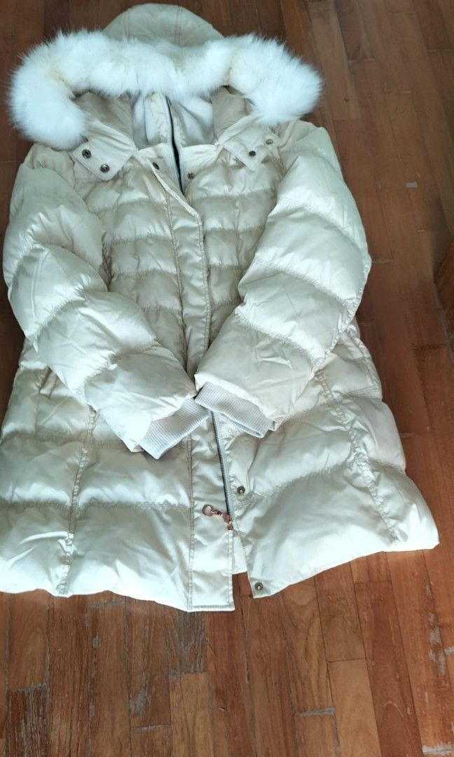 Winter Jacket (Category: Coats, Jackets and Outerwear) located in Singapore. Submitted by dinomama77 (Listing ID 1297981645, Image 1). Description: Winter time jacket in excellent condition. Worn for only 1 trip in Dec 23..