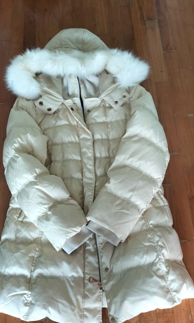 Winter Jacket (Category: Coats, Jackets and Outerwear) located in Singapore. Submitted by dinomama77 (Listing ID 1297981645, Image 3). Description: Winter time jacket in excellent condition. Worn for only 1 trip in Dec 23..