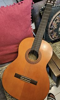 Yamaha C-40 Classical Guitar with Cover