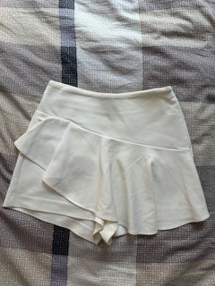 (Category: ) located in . Submitted by a.yucloset (Listing ID 1298009449, Image 1). Description: .