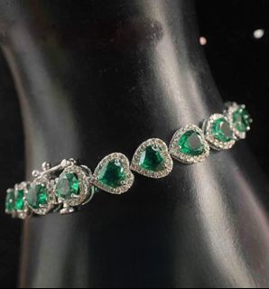 2.30ct diamond 8.50ct emerald heart bracelet