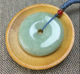 天然緬甸翡翠A玉光令水潤幼潔冰淡綠精美大平安扣（寓意可保平安）64210509909762110