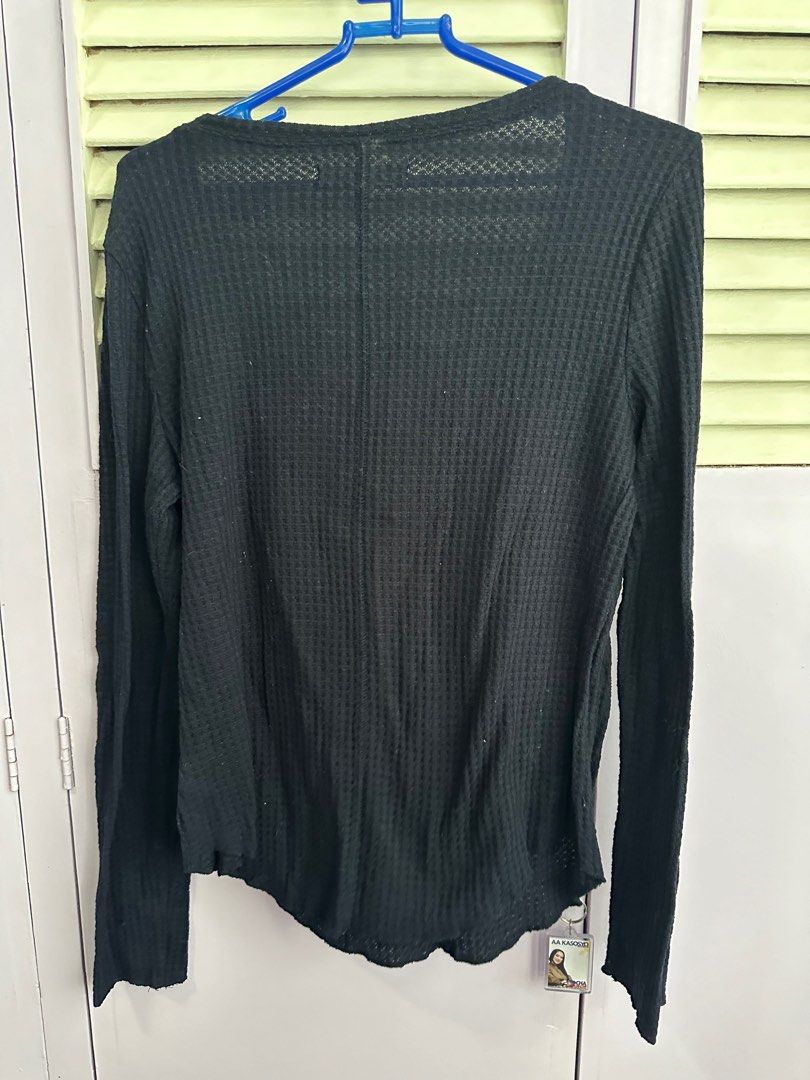 Aeropostale long sleeves (Category: Longsleeves) located in Lucena. Submitted by declutterqueen123 (Listing ID 1298191801, Image 2). Description: Bought in the US 2015. Free shipping nationwide.