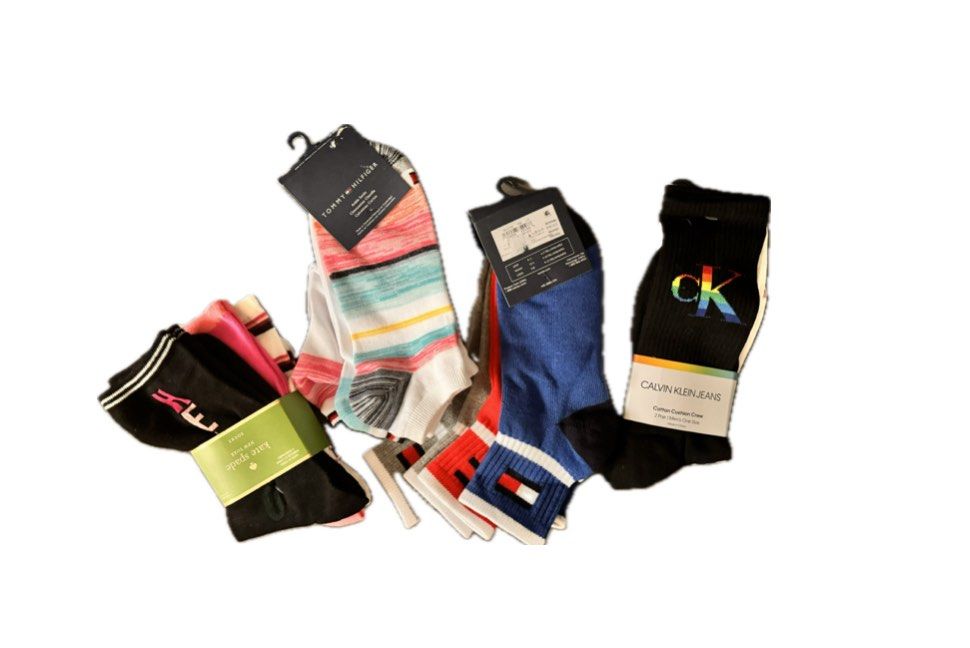Assorted Socks for Men&Women (Category: Socks) located in Manila. Submitted by fablee (Listing ID 1298130412, Image 1). Description: 💯% Authentic & Original, personally imported from US • #CalvinKlein/ #TommyHilfiger /#KateSpade Assorted Socks for men/women ❗️₱890 per set/pack •Please check pictures for details .