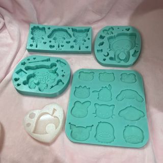 [BUNDLE] Sanrio designs silicone resin mold cinnamoroll kuromi my melody rilakkuma hello kitty with Freebies
