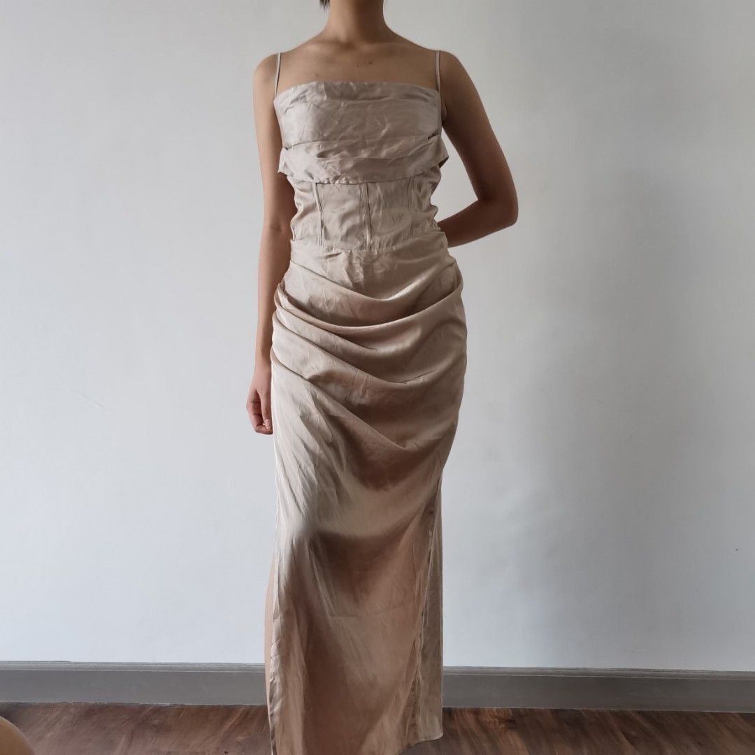 Corset silk dress (Category: Dresses) located in Mabalacat. Submitted by thriftte (Listing ID 1298188814, Image 2). Description: Brandnew super nice quality.