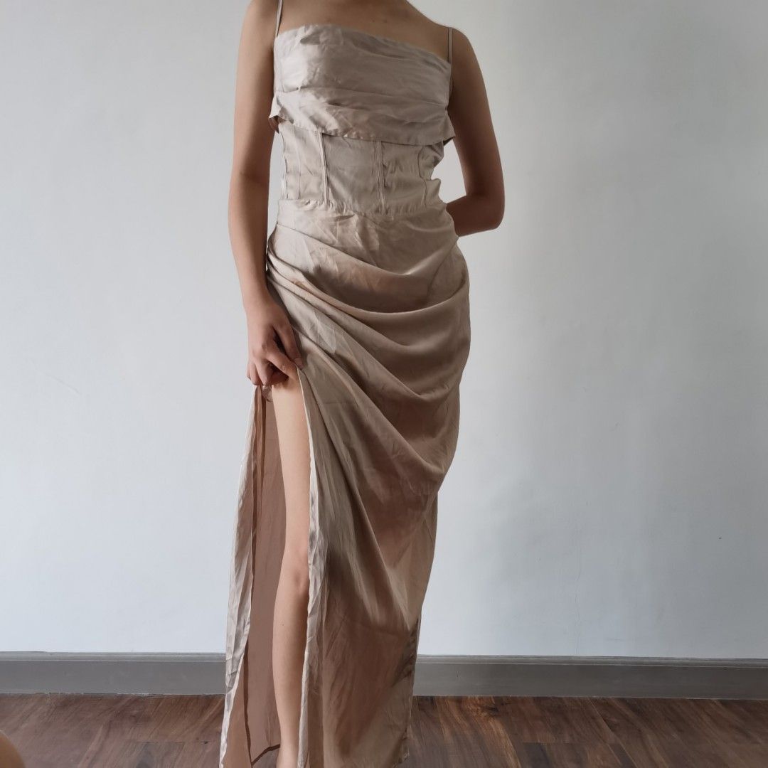Corset silk dress (Category: Dresses) located in Mabalacat. Submitted by thriftte (Listing ID 1298188814, Image 1). Description: Brandnew super nice quality.