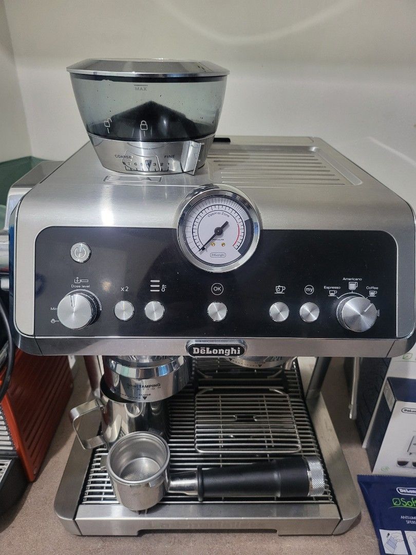 Delonghi La Specialista (Category: Coffee Machines & Makers) located in Pasig City. Submitted by rakel10 (Listing ID 1298175896, Image 1). Description: Delonghi La Specialista bought mid year of 2023. Slightly used and in good condition. ❗️still negotiable❗️ Freebies: ✔️2- Eco Decalk Product Details 1) Slightly used 2) Delivers the perfect dose of freshly ground coffee for maximum flavour in every cup 3) Consistent tamping, with no effort and no 