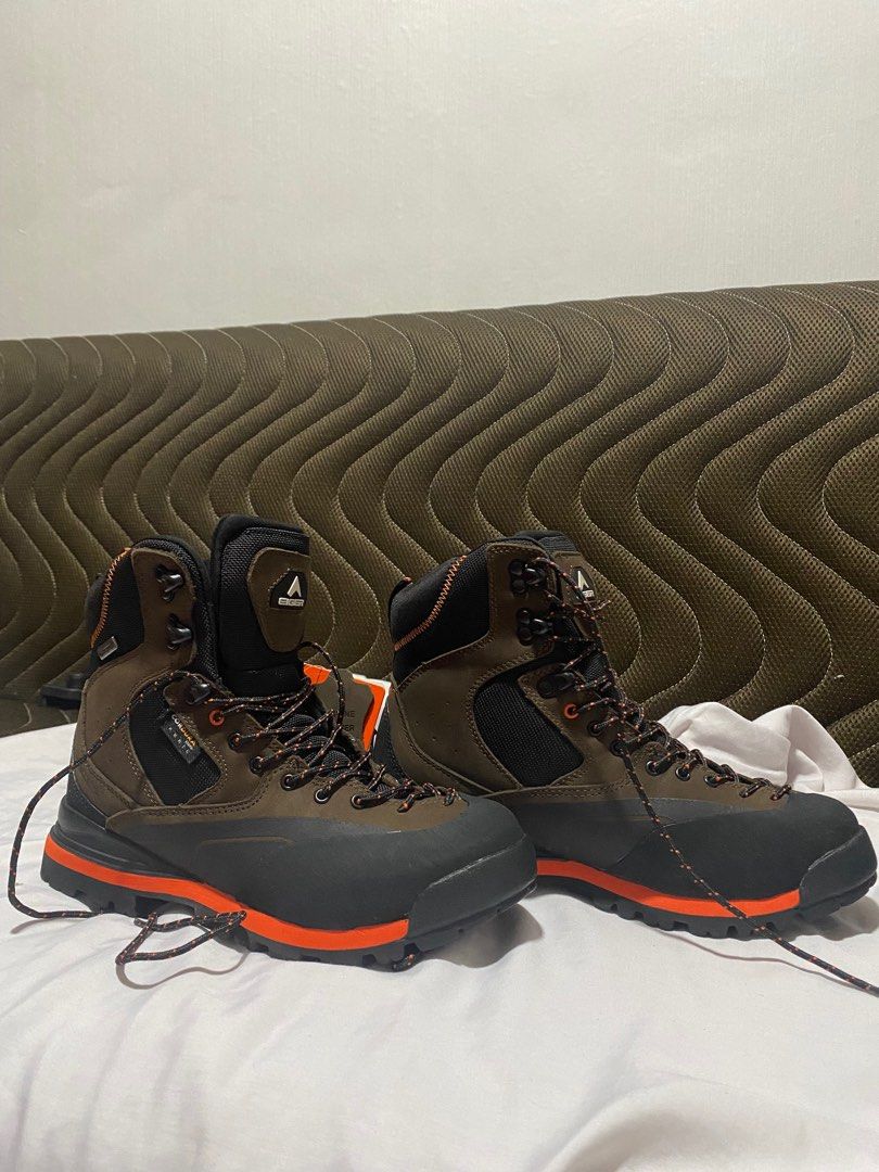Eiger hiking shoes on sale