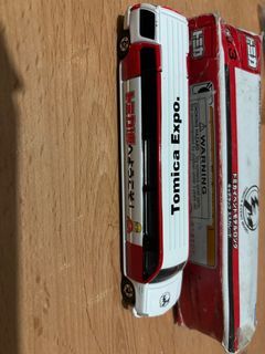 Event model tomica cadillac escalade limou moving parts