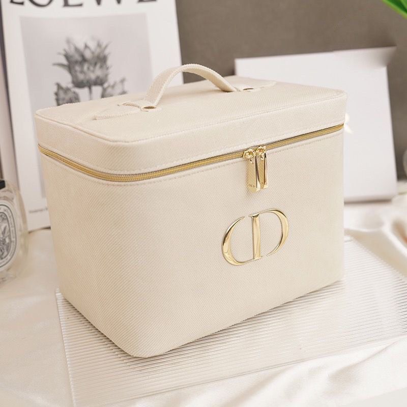 Dior ゴールド アクセサリーケース DIOR】期間・数量限定ギフト (2024